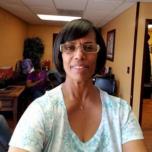 Meet your Posher, Lois